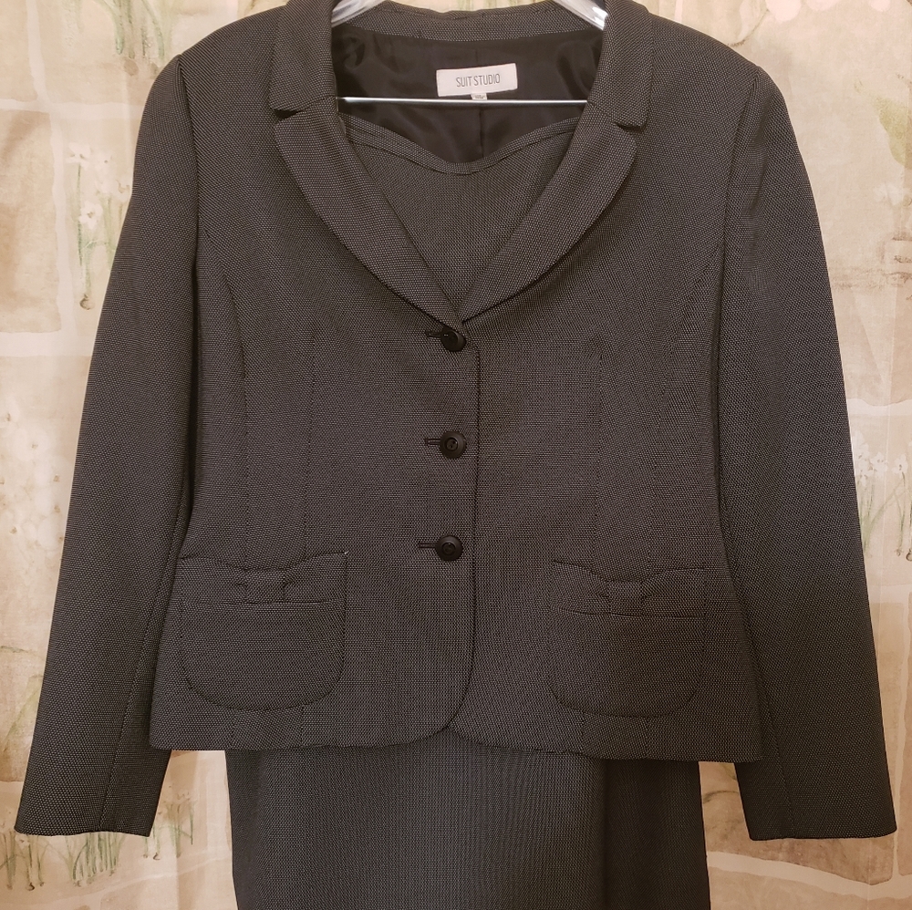 Women's skirt suit